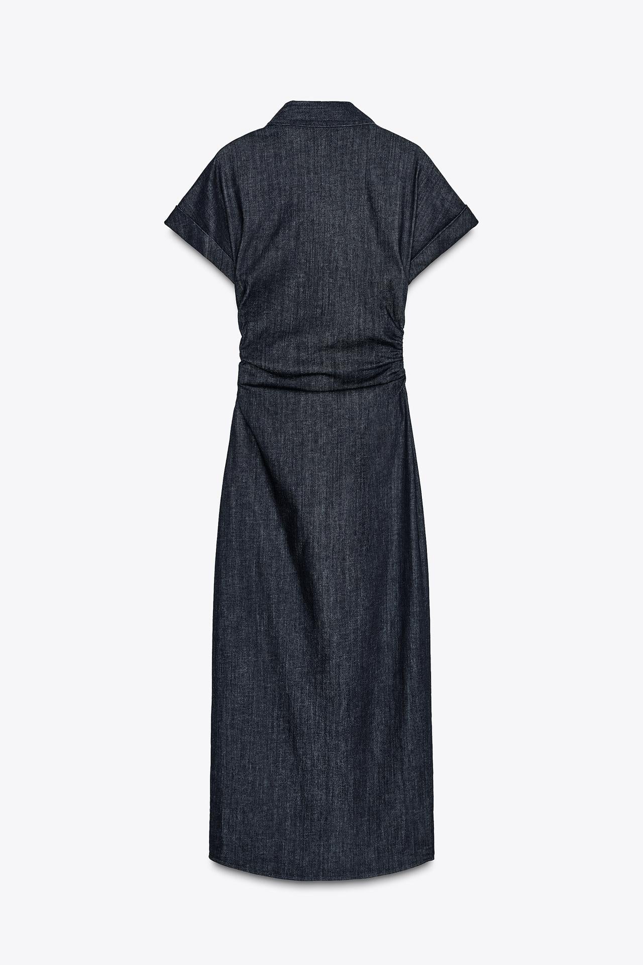 Denim Midi Kjole med V-Ausschnitt og Taljeret Silhuet – Komfortabel og Elegant 4