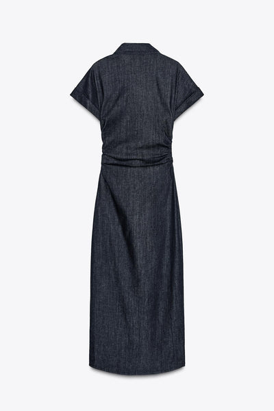 Denim Midi Kjole med V-Ausschnitt og Taljeret Silhuet – Komfortabel og Elegant 4