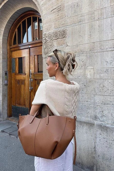 Tidløs Skinnveske til Kvinder – Rummelig og Elegant Tote Bag i Højkvalitets Læder 1