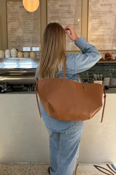 Tidløs Skinnveske til Kvinder – Rummelig og Elegant Tote Bag i Højkvalitets Læder 2