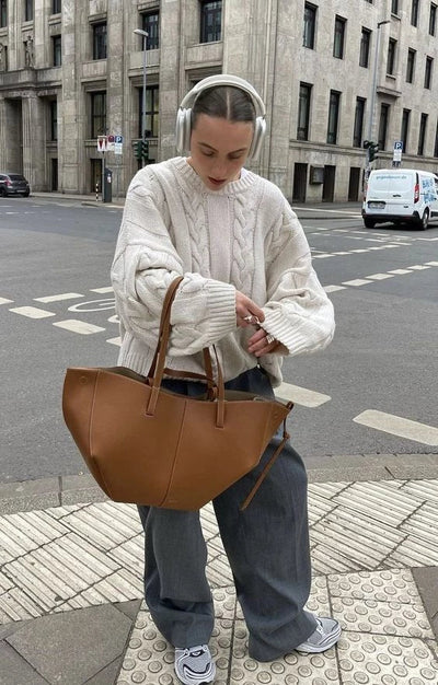 Tidløs Skinnveske til Kvinder – Rummelig og Elegant Tote Bag i Højkvalitets Læder 4